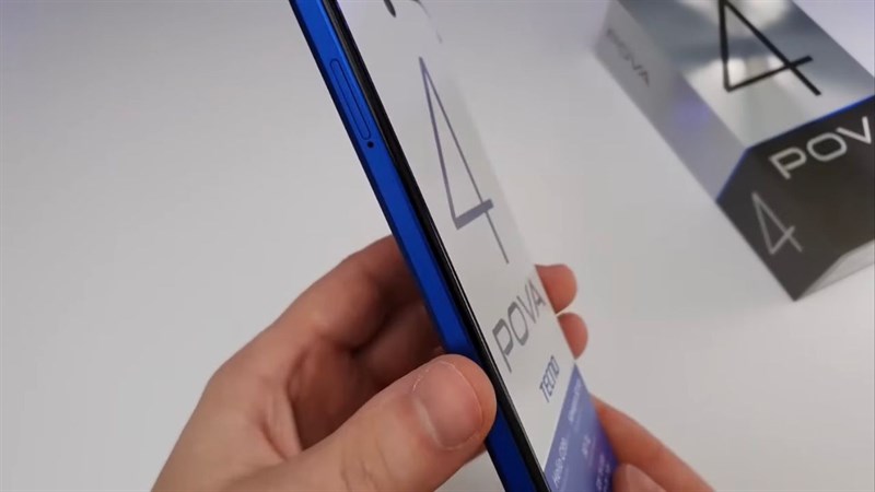 Cạnh trái của Tecno Pova 4.