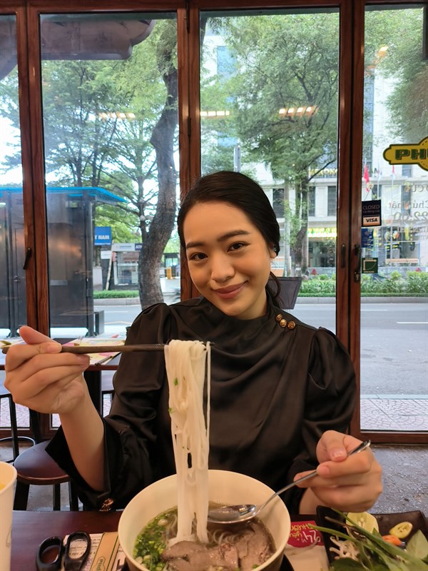 Ảnh chụp người ở điều kiện ánh sáng phức tạp từ camera OPPO Reno8 Pro 5G. Ảnh chụp người ở điều kiện ánh sáng phức tạp từ camera OPPO Reno8 Pro 5G.