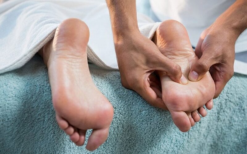 8 cách bấm huyệt hỗ trợ chữa tê bì tay chân đơn giản, hiệu quả