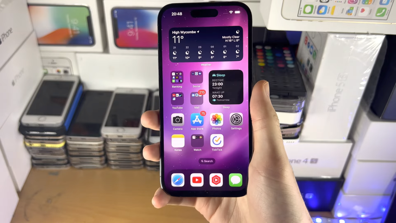 Always-on-Display trên iPhone 14: Với tính năng Always-on-Display trên iPhone 14, bạn có thể tiết kiệm pin và luôn thấy được thông tin cần thiết mà không cần mở màn hình. Sự tiện ích này chỉ có trên đời với chiếc iPhone