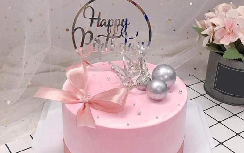 Bánh sinh nhật vương miện công chúa nơ hồng