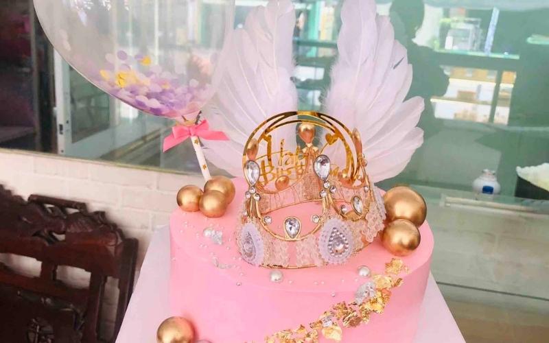 Bánh sinh nhật vương miện công chúa màu hồng, vàng