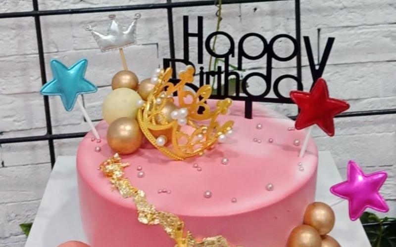 Bánh sinh nhật vương miện công chúa màu hồng, ngôi sao