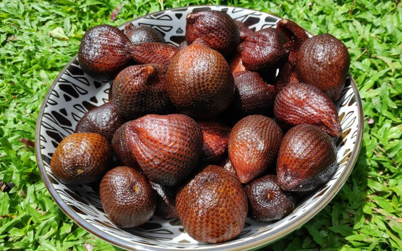 Salak fruit priced at about 200,000 - 240,000 VND/kg