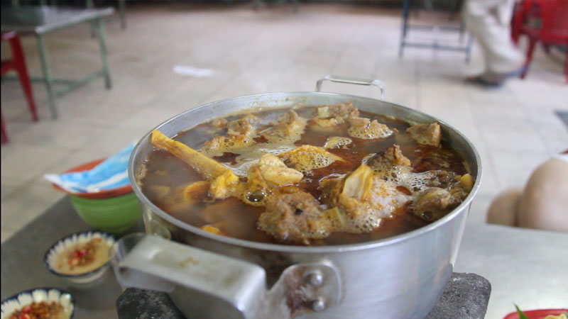 Lẩu bò nghĩa địa