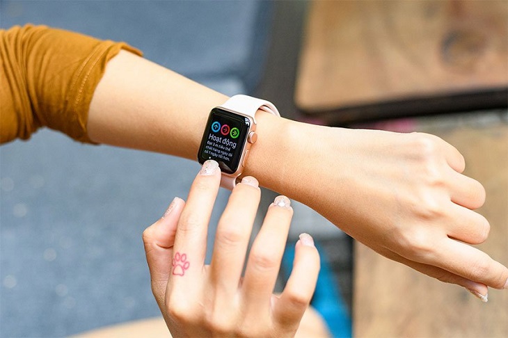 Apple Watch 38mm phù hợp hơn với nữ giới