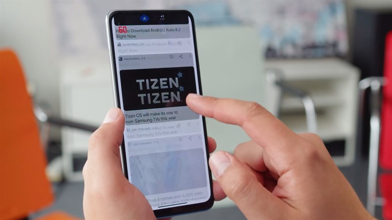 POCO M5s có kích thước lớn nên đôi khi sẽ gây khó chịu với những người dùng có bàn tay nhỏ