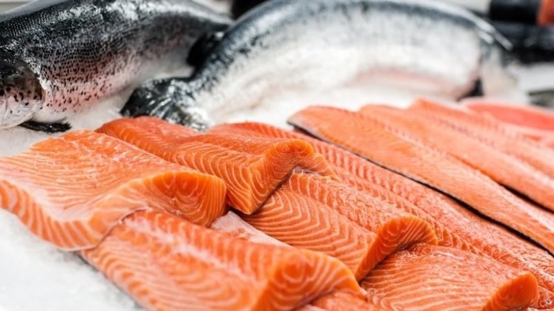 Cá hồi chứa nhiều omega-3 góp phần củng cố hàng rào bảo vệ da