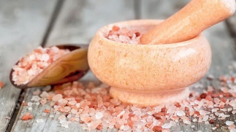 How to wash your hair with pink salt