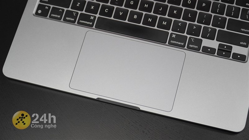 Về Trackpad của MacBook Air M2 thì vẫn rất tốt, đỉnh nhất trong các dòng laptop ở thời điểm hiện tại. Về Trackpad của MacBook Air M2 thì vẫn rất tốt, đỉnh nhất trong các dòng laptop ở thời điểm hiện tại.