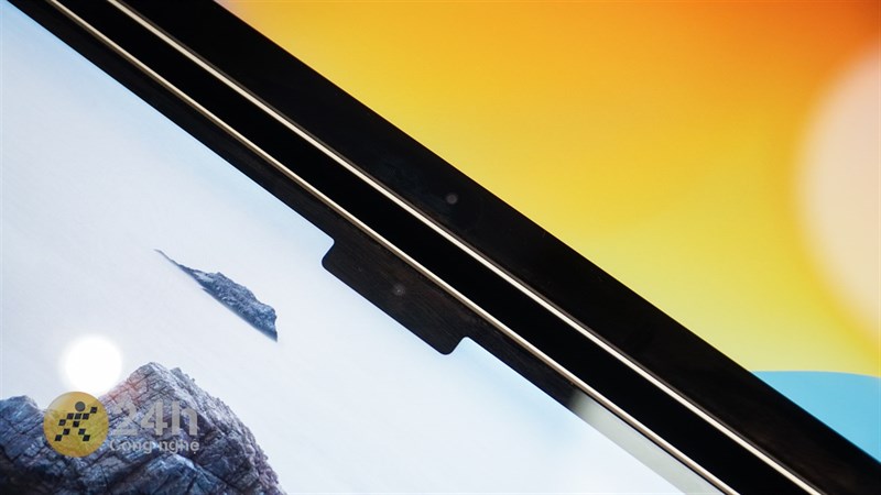 MacBook Air M2 có thêm notch tai thỏ trông khá thú vị.