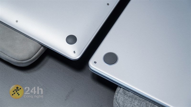 Chân đế cao su của MacBook Air M1 (bên trái) trông khá nhỏ nếu so sánh với Air M2 (bên phải).