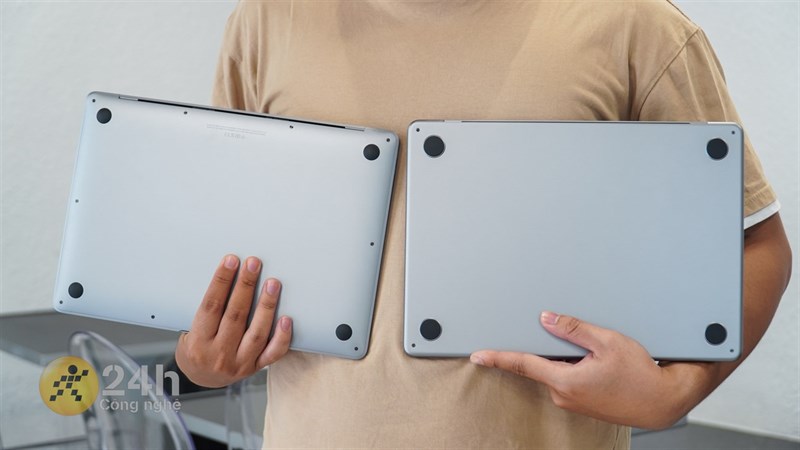 Mặt đáy của MacBook Air M1 (bên trái) và MacBook Air M2 (bên phải).
