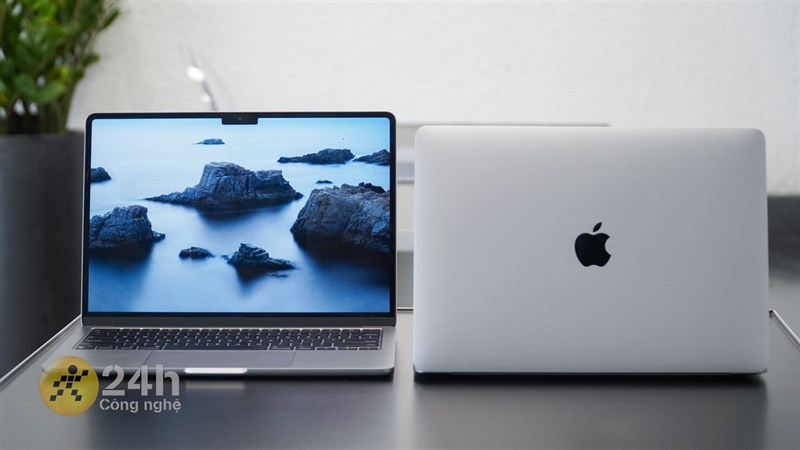 Đối với nhu cầu sử dụng của mình ở hiện tại, MacBook Air M2 (bên trái) hay Air M1 (bên phải) đều đáp ứng rất tốt.
