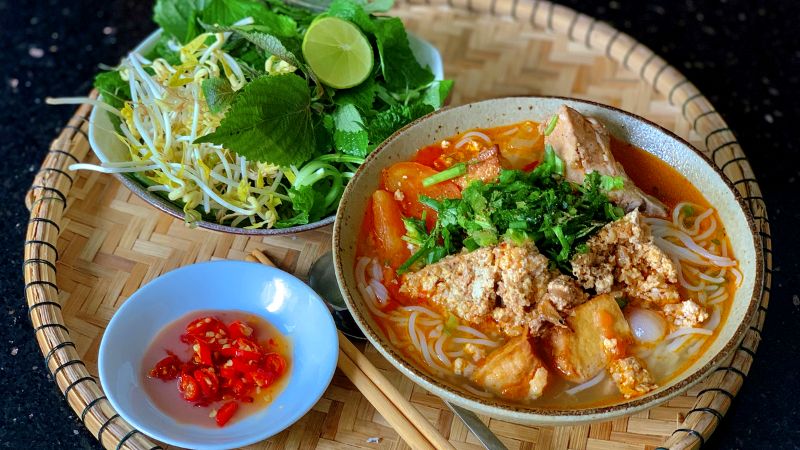 Canh bún riêu thịt cáy