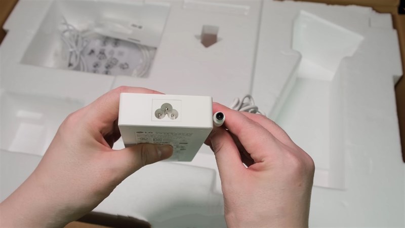 Trên tay LG Smart Monitor 32SQ780S Trên tay LG Smart Monitor 32SQ780S