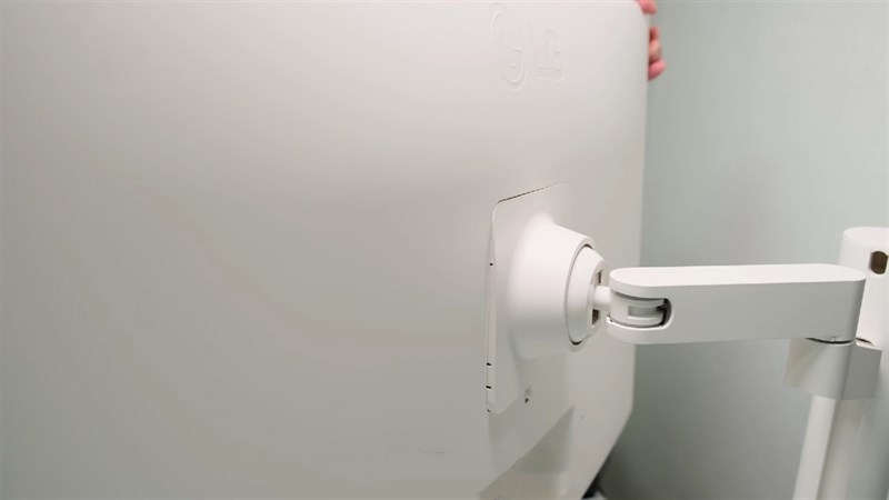 Trên tay LG Smart Monitor 32SQ780S Trên tay LG Smart Monitor 32SQ780S