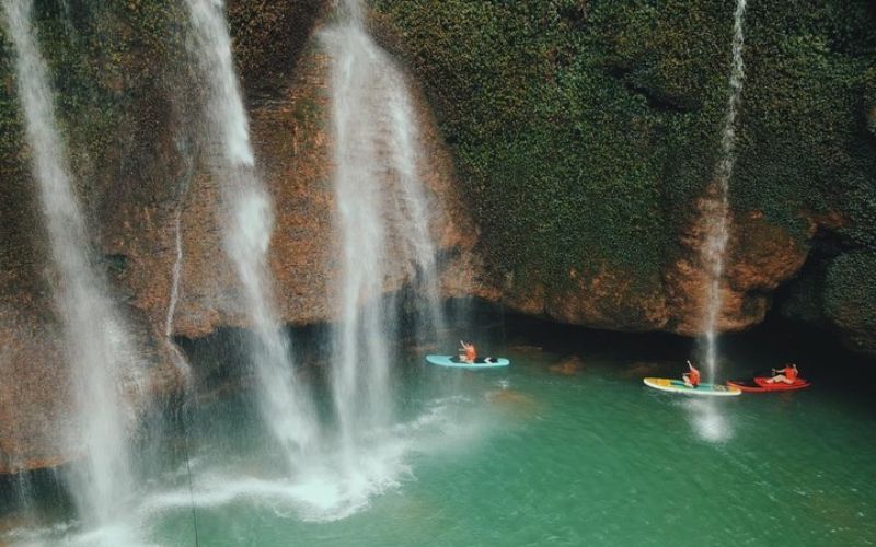 Tận hưởng thú vui chèo thuyền kayak tại Dải Yếm