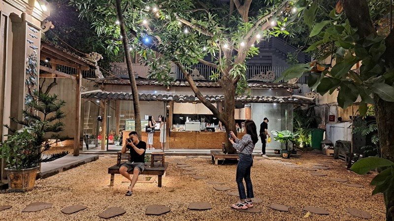 Cùng Samsung Galaxy A53 5G la cà quán cafe xinh với camera OIS chụp siêu đỉnh