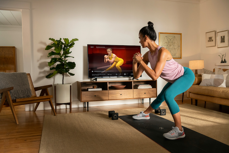 Tập gym tại nhà với tivi Samsung thế hệ mới