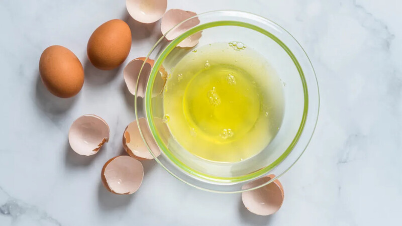 Lòng trắng trứng cũng được dùng như một liệu pháp trị rạn da tại nhà
