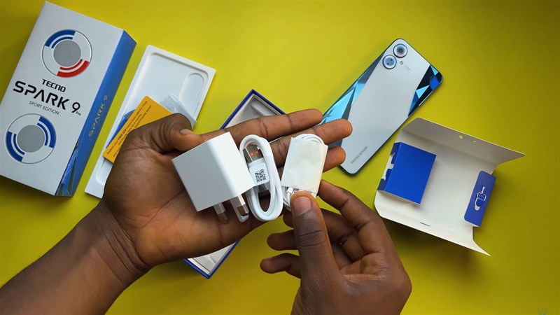 Trên tay Tecno Spark 9 Pro Sport Edition Trên tay Tecno Spark 9 Pro Sport Edition