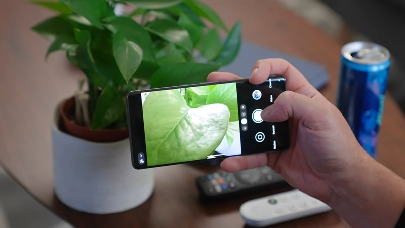 Dù gặp phải môi trường ánh sáng không tốt thì chiếc điện thoại vẫn có khả năng tự cân bằng để cho ra chất lượng ảnh tốt nhất. Nguồn: Chrome Unbox.