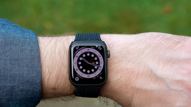 Apple Watch 44mm có kích thước màn hình lớn hơn 25%