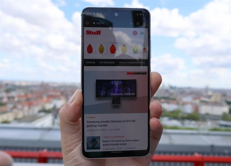 Mặc dù độ màu sắc có thể bị lệch do thiếu các chế độ mặc định nhưng màn hình của Nokia X30 5G vẫn được PhoneArena đánh giá khá tốt.