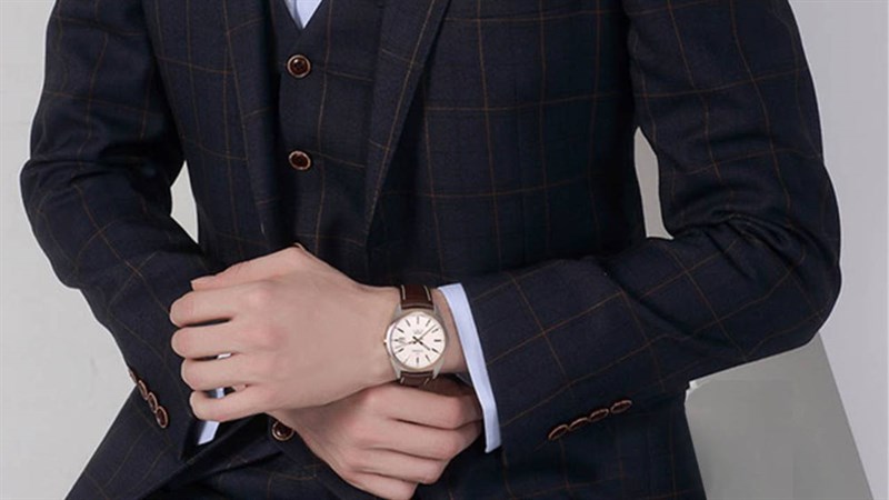 Tự thưởng cho bản thân trong lễ FA với những mẫu đồng hồ dây da này