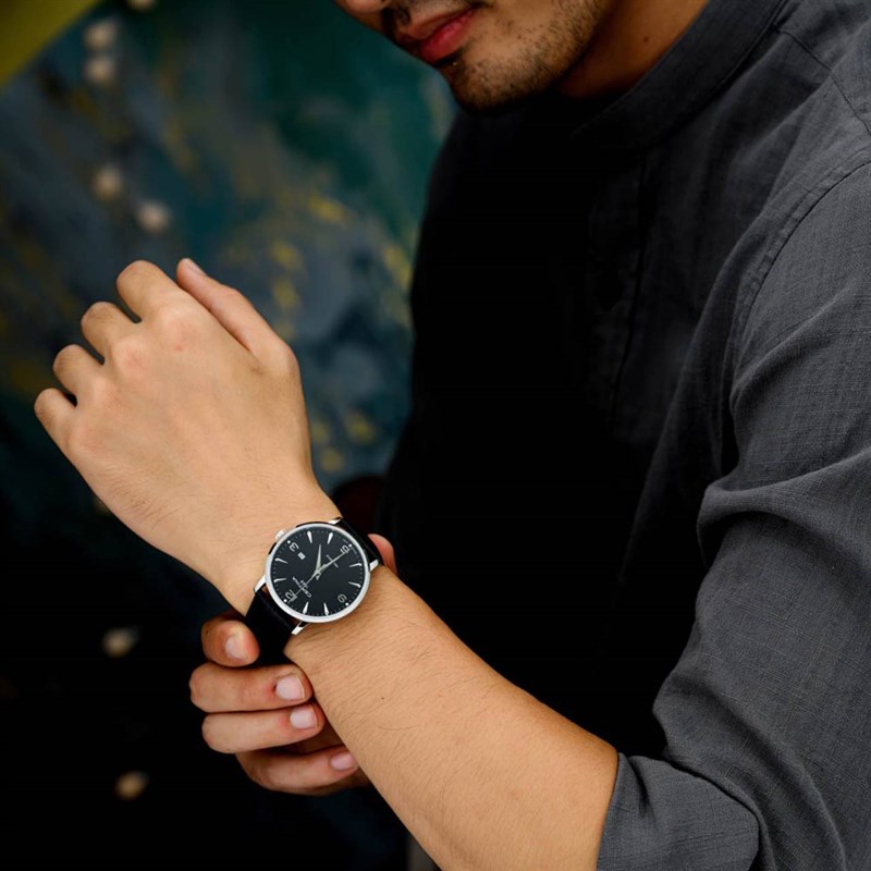 Tự thưởng cho bản thân trong lễ FA với những mẫu đồng hồ dây da này