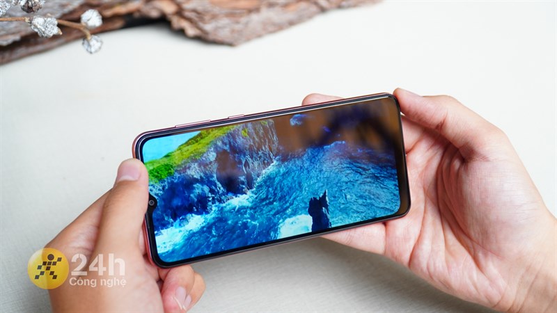 Đánh giá pin Galaxy A04: Pin 5.000 mAh cho thời lượng dùng đến 8 tiếng Đánh giá pin Galaxy A04: Pin 5.000 mAh cho thời lượng dùng đến 8 tiếng