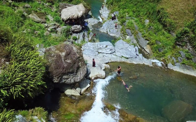 Thưởng ngoạn không gian hùng vĩ ở Du Già, Hà Giang