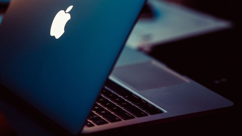 Logo Apple phát sáng xuất hiện ở khắp các quán cà phê vào đầu những năm 2000