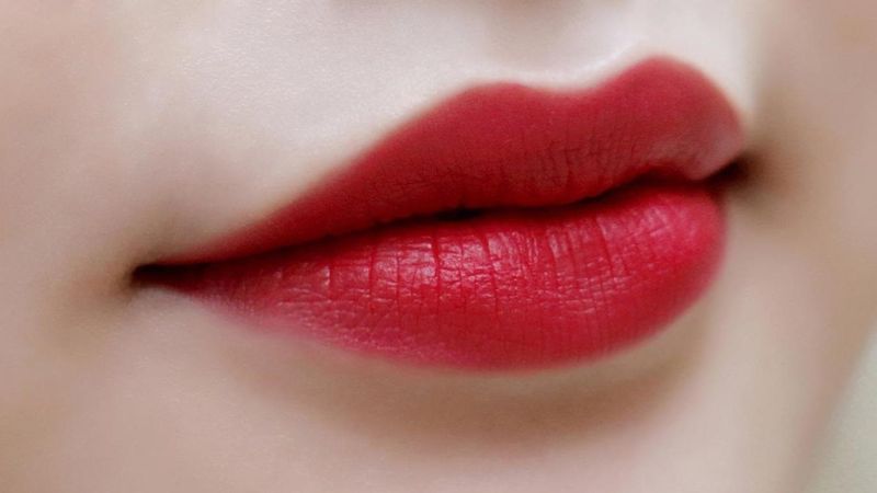 Find the balance between matte and glossy lips