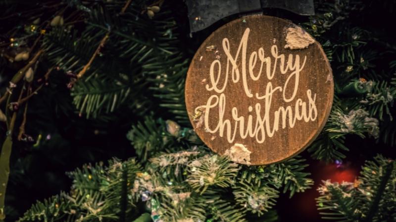 Đón mùa Giáng Sinh năm nay bằng 40 lời chúc Giáng sinh đầy ý nghĩa để truyền tải thông điệp tốt đẹp đến những người xung quanh. Năm 2024, bạn sẽ có nhiều tùy chọn hơn với các mẫu ảnh và lời chúc đặc sắc, giúp bạn đem đến nhiều niềm vui và hy vọng cho mọi người.