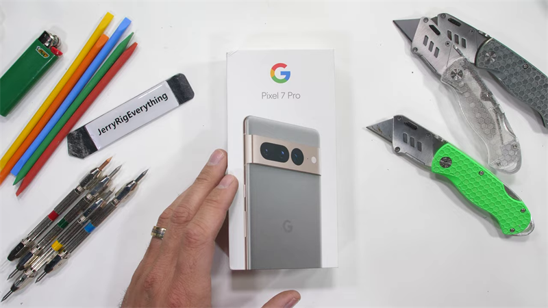 Nhiều người bất ngờ trước sức chịu đựng của Google Pixel 7 Pro Nhiều người bất ngờ trước sức chịu đựng của Google Pixel 7 Pro