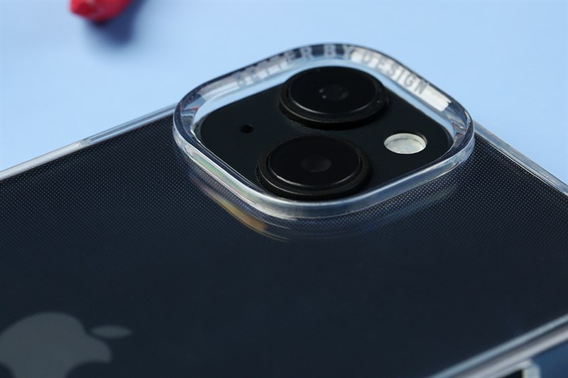 Cụm camera sẽ được bảo vệ tốt nhờ thiết kế thông minh của chiếc ốp này.