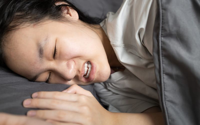 Hay nghiến răng, nói mớ lúc ngủ có thể là dấu hiệu của việc ung thư gan