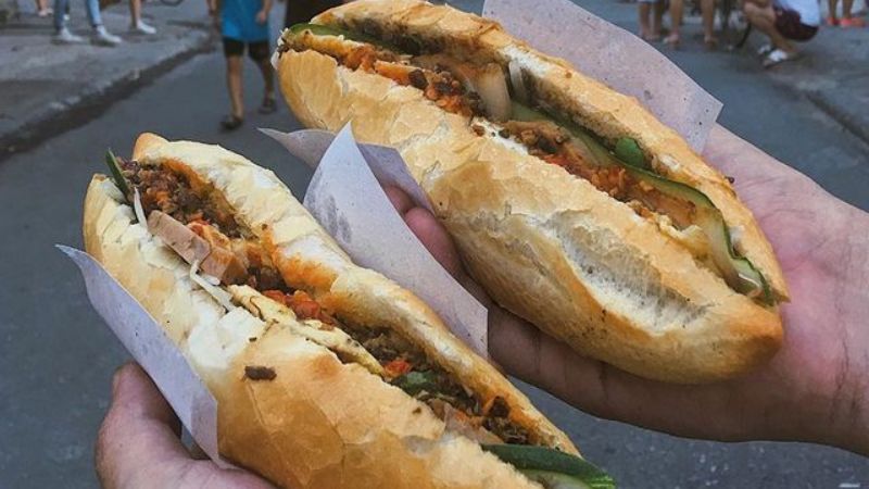 Bánh mì thơm ngon, nóng hổi