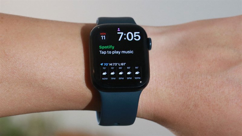 Apple Watch Series 7 màu đen - Đồng hồ thông minh dành cho người mệnh Mộc