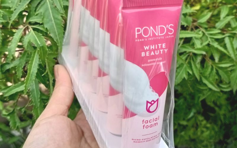 Sữa rửa mặt dưỡng trắng nâng tông Pond's dễ gây bắt nắng