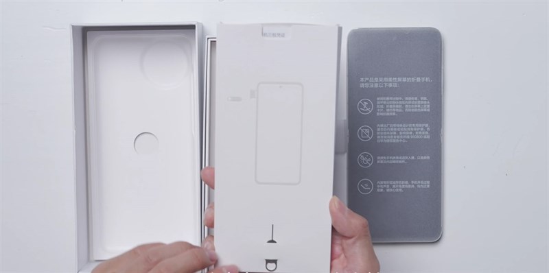 Trên tay Huawei Pocket S Trên tay Huawei Pocket S