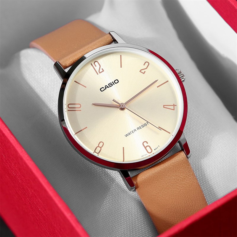 Đồng hồ thời trang mua 1 tặng 1, sắm ngay dịp Tết độc thân ngay nào!