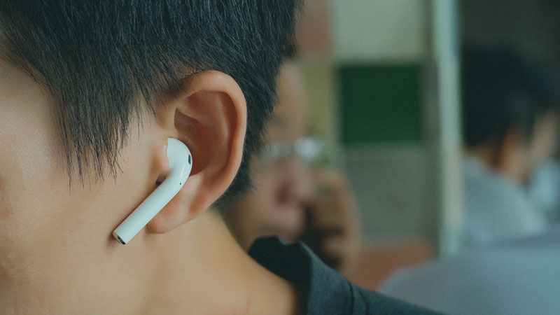 Điểm danh 5 thói quen gây hại sức khỏe khi đeo tai nghe thường xuyên