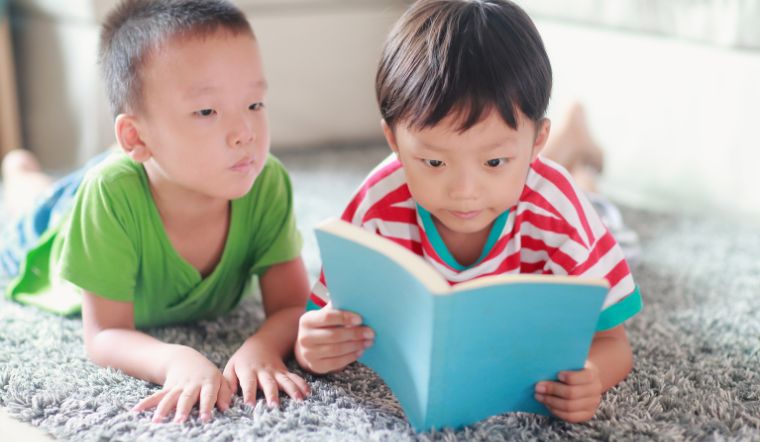 Cách chọn sách cho trẻ theo từng giai đoạn phát triển