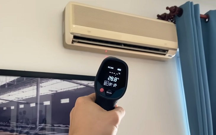 Chiếu tia Laser vào bề mặt vật liệu cần đo nhiệt độ