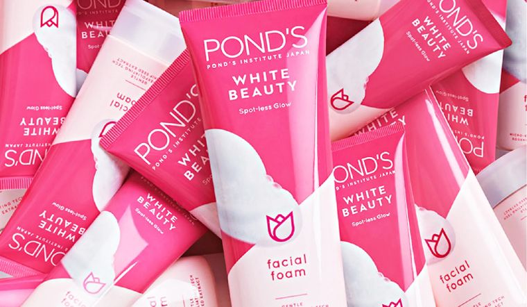 Đánh giá sữa rửa mặt sạch sâu Pond's White Beauty Spot Less Glow