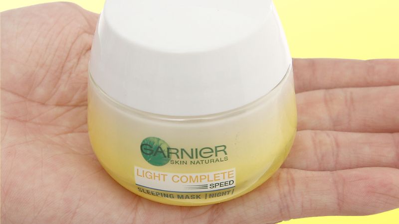 Mặt nạ ngủ Garnier Light Complete Yoghurt dưỡng ẩm da hiệu quả