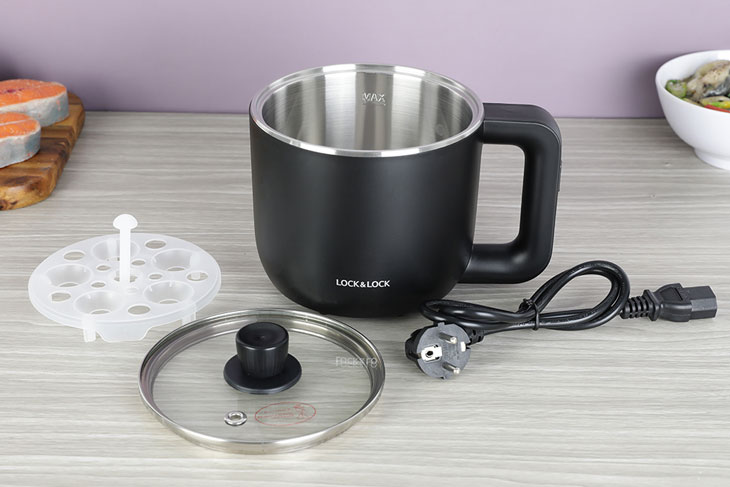 Có thể tháo rời các bộ phận của nồi lẩu điện Lock&Lock EJP116BLK 0.8 lít để vệ sinh sạch sẽ